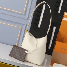 Louis Vuitton Hobo Bags